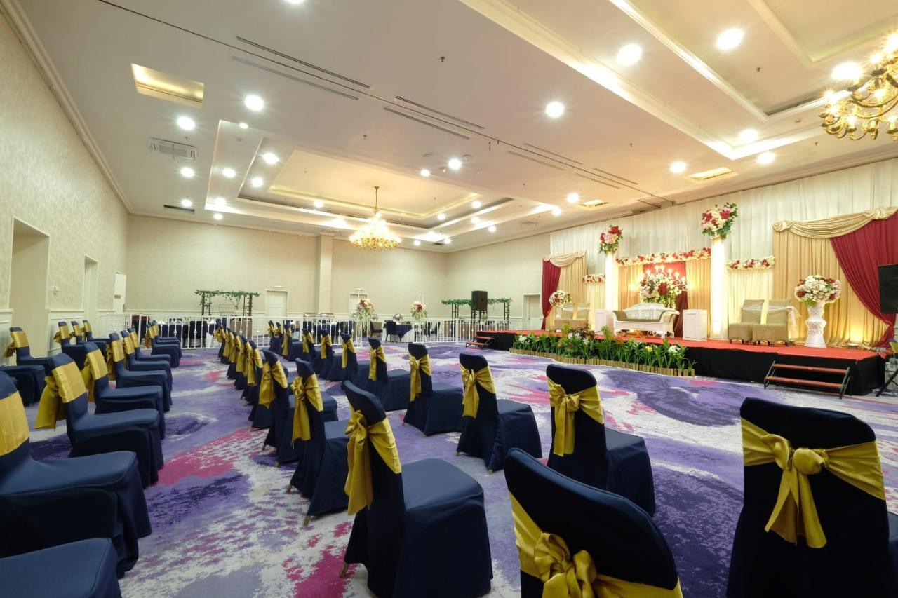 Aryaduta Makassar Exterior photo