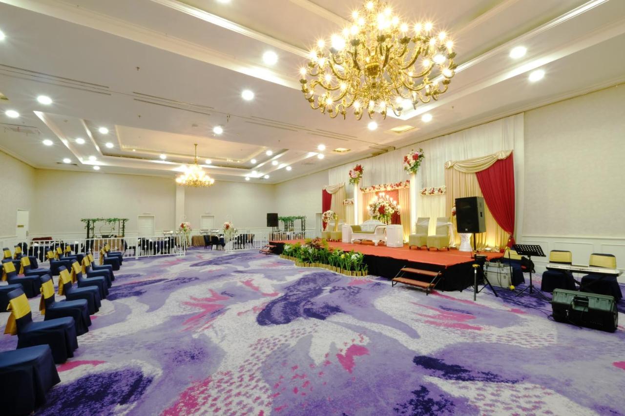 Aryaduta Makassar Exterior photo