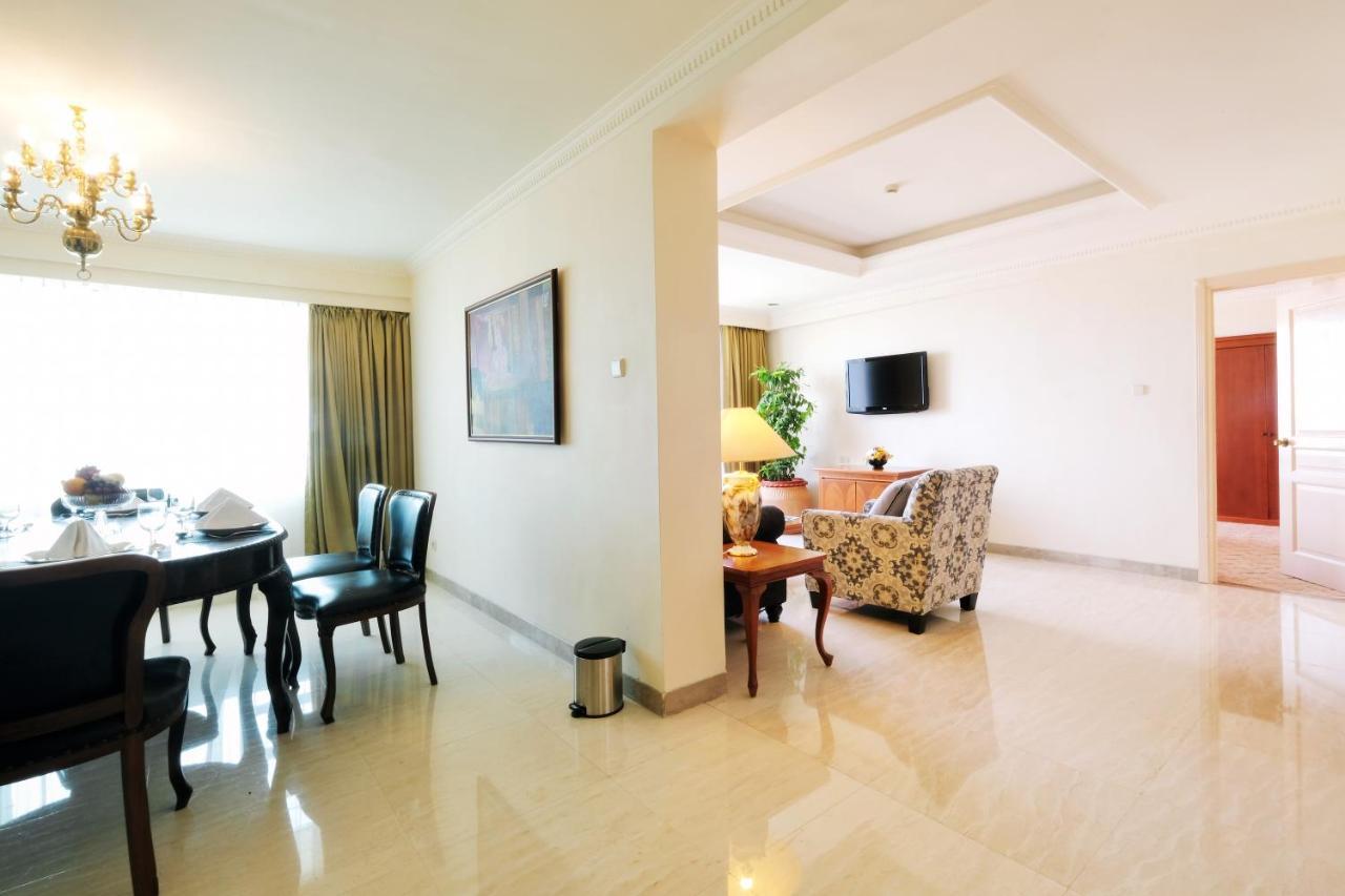 Aryaduta Makassar Exterior photo