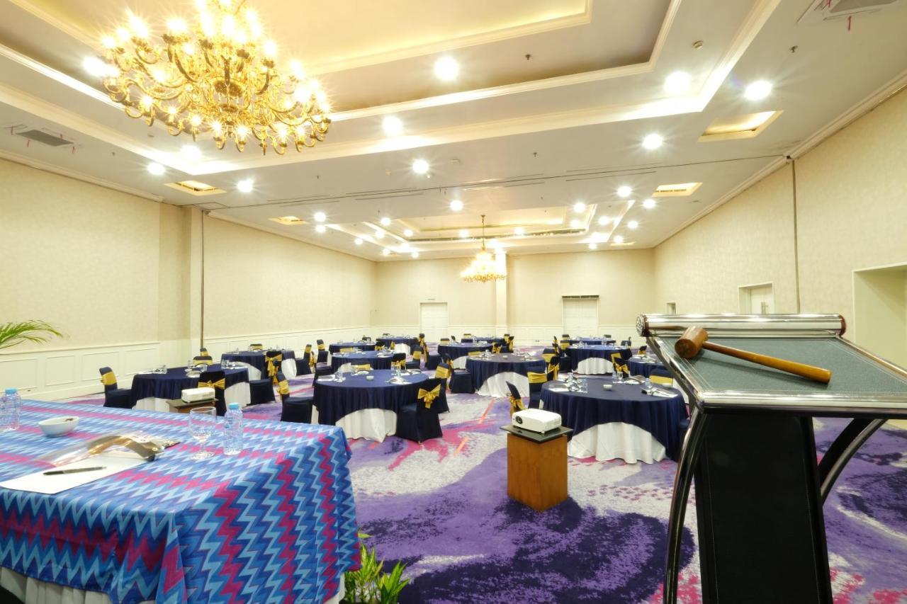 Aryaduta Makassar Exterior photo