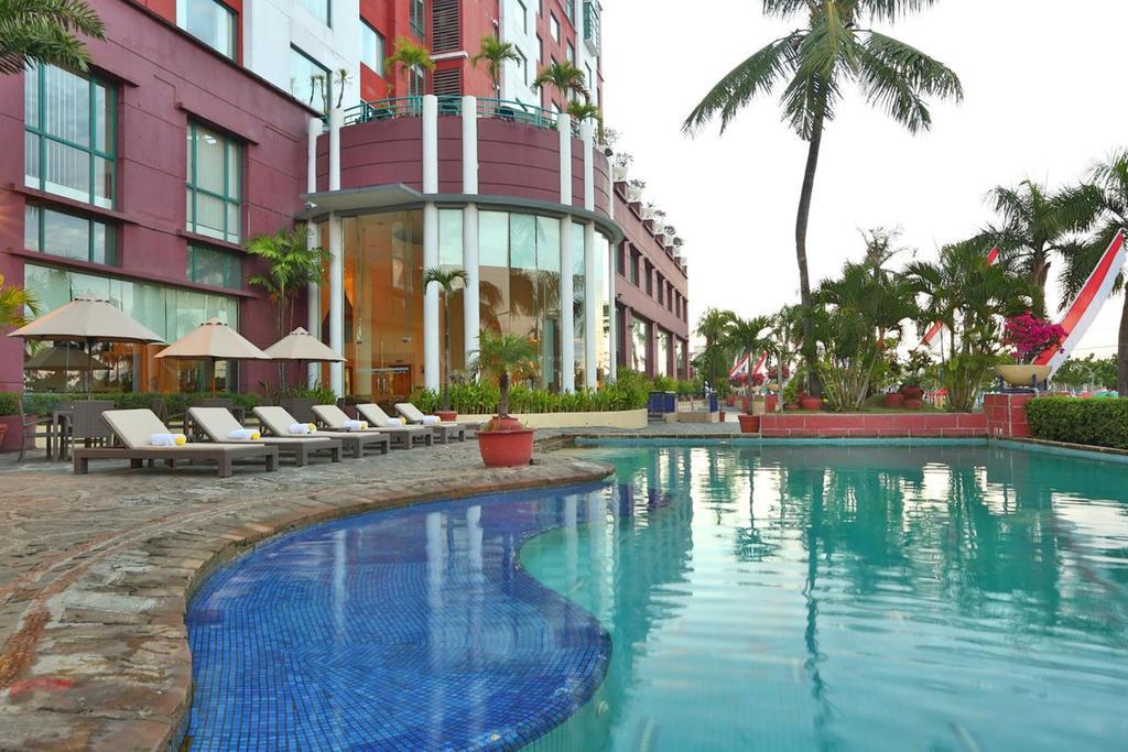 Aryaduta Makassar Exterior photo
