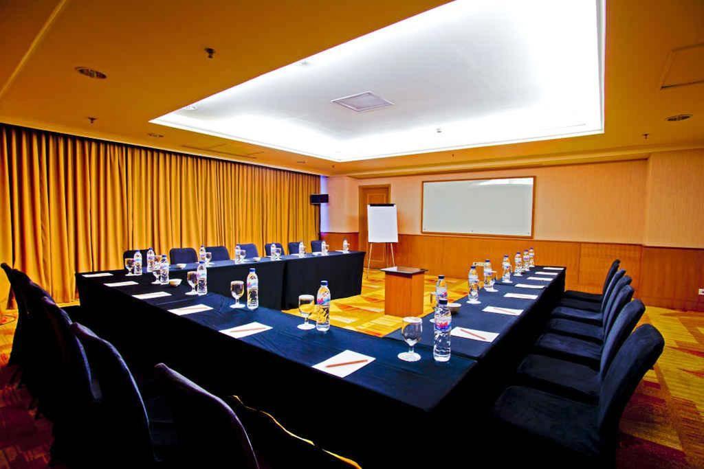 Aryaduta Makassar Exterior photo