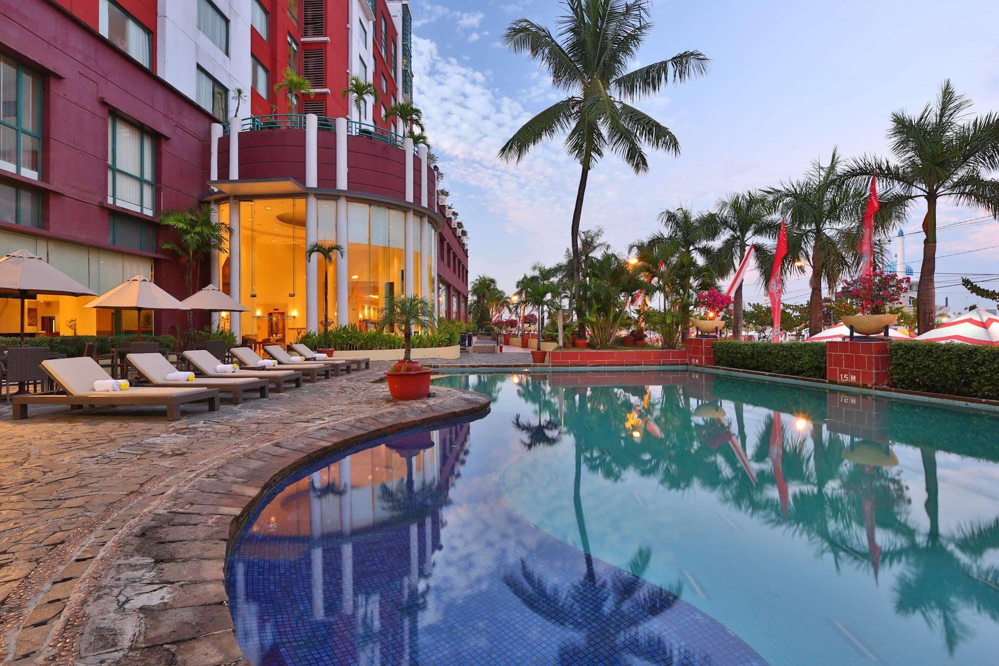 Aryaduta Makassar Exterior photo